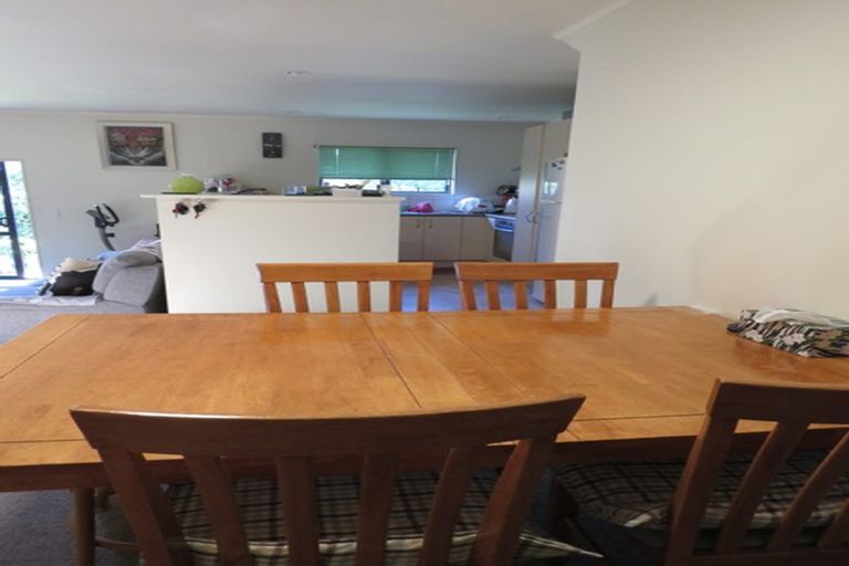 Photo of property in 6a Sunward Rise, Glenfield, Auckland, 0629