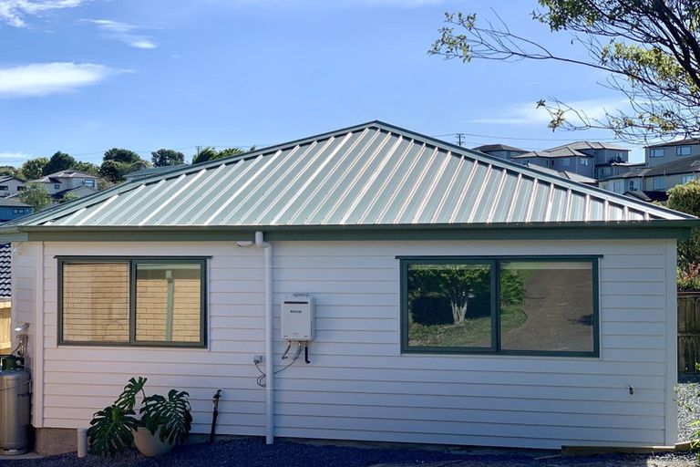 Photo of property in 11 San Ambrosio Rise, Henderson, Auckland, 0612