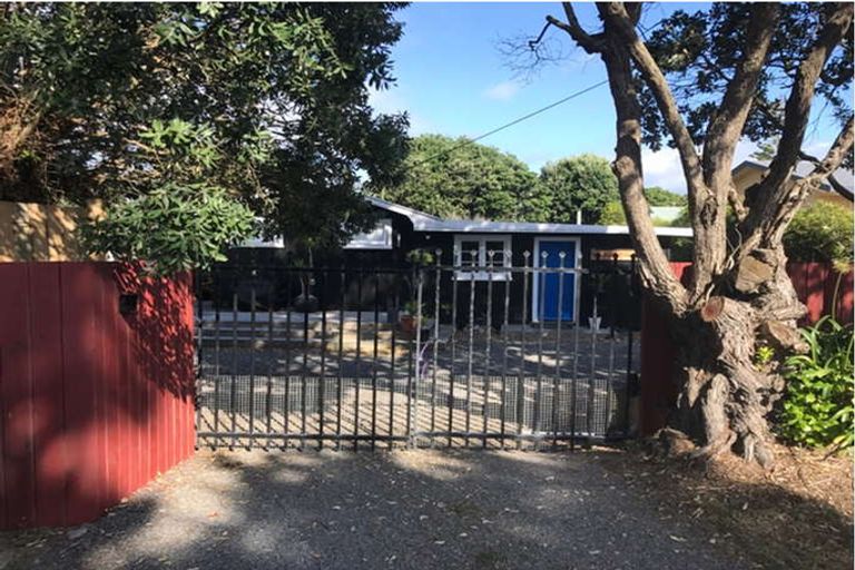 Photo of property in 2 The Avenue, Otaki Beach, Otaki, 5512