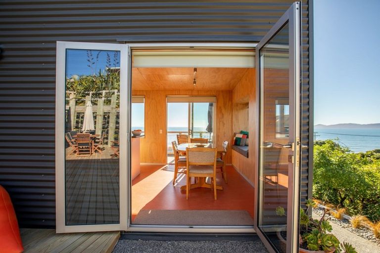 Photo of property in 15 The Esplanade, Raumati South, Paraparaumu, 5032