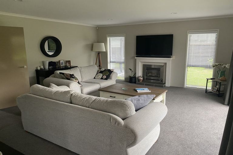 Photo of property in 11 Marlin Terrace, Bell Block, New Plymouth, 4312