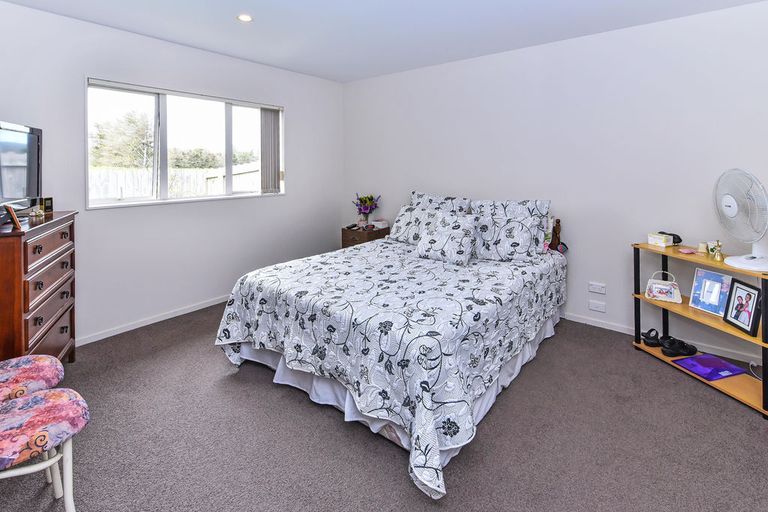 Photo of property in 124 Popokatea Drive, Takanini, 2112