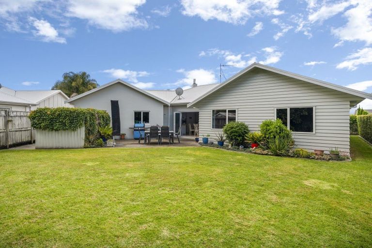Photo of property in 10 Waiora Place, Pyes Pa, Tauranga, 3112