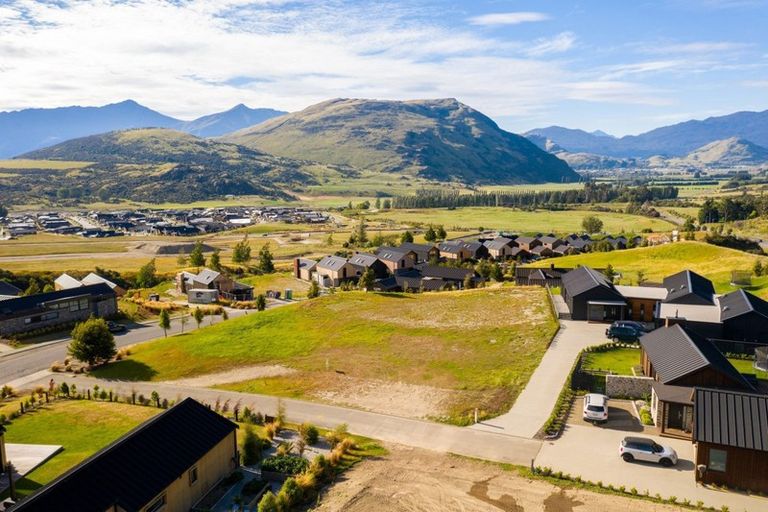 Photo of property in 16 Double Cone Road, Jacks Point, Queenstown, 9371