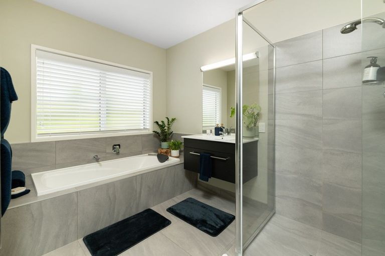 Photo of property in 5 Avocado Lane, Bethlehem, Tauranga, 3110