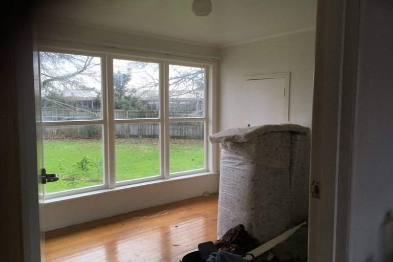 Photo of property in 52 Buscomb Avenue, Henderson, Auckland, 0610