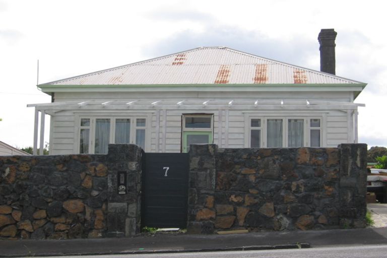 Photo of property in 7 School Road, Morningside, Auckland, 1021