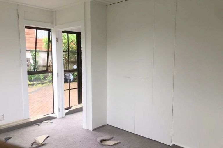 Photo of property in 7 Glen Vista Place, Bayview, Auckland, 0629