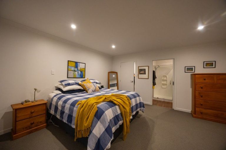 Photo of property in 100 Ruapehu Drive, Fitzherbert, Palmerston North, 4410