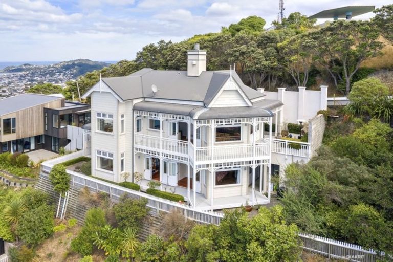 Photo of property in 10 Lookout Road, Roseneath, Wellington, 6011