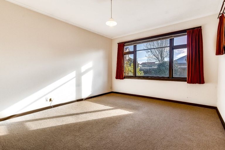 Photo of property in 131 Memorial Avenue, Burnside, Christchurch, 8053