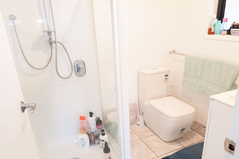 Photo of property in 106 Knights Road, Rothesay Bay, Auckland, 0630