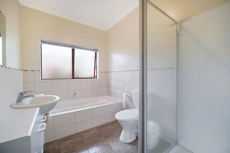 Photo of property in 32 Cairnsvale Rise, Manurewa, Auckland, 2105