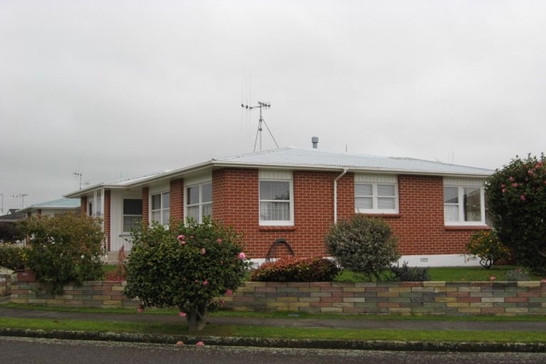 Photo of property in 36 Karaka Crescent, Levin, 5510