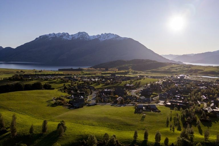 Photo of property in 11 Pendeen Crescent, Jacks Point, Queenstown, 9371