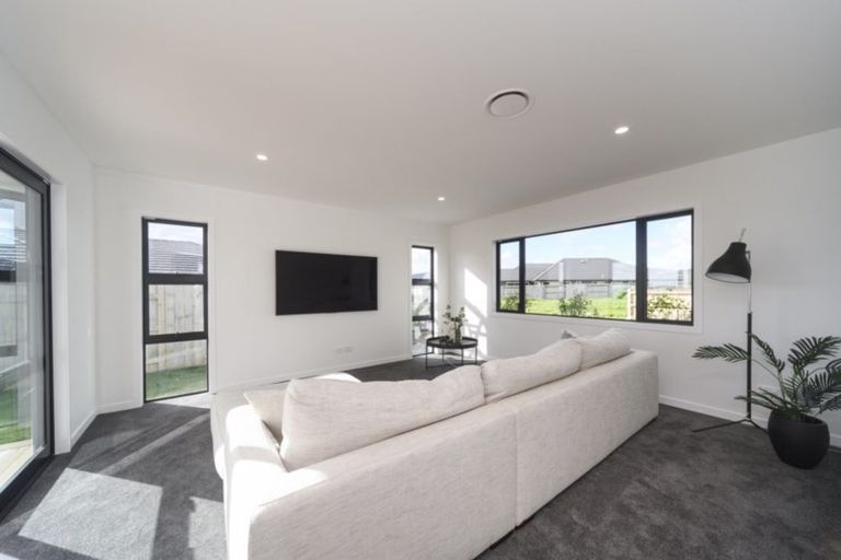 Photo of property in 21 Silicon Way, Fitzherbert, Palmerston North, 4410