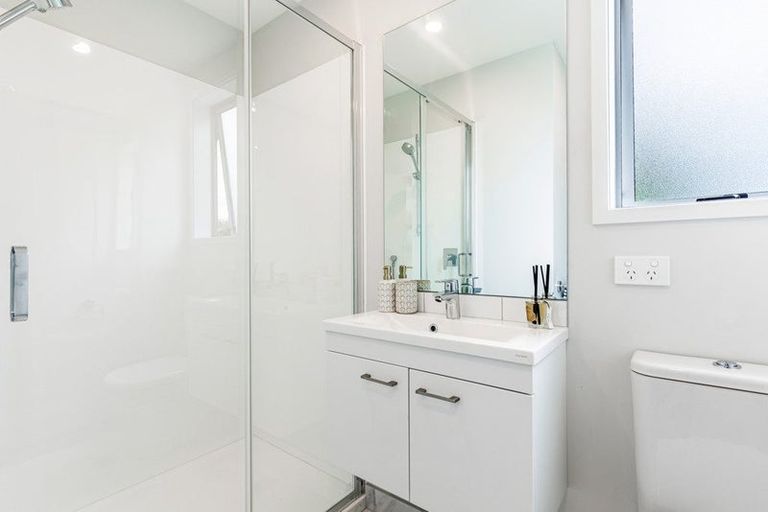 Photo of property in 1/51 Wharf Road, Te Atatu Peninsula, Auckland, 0610