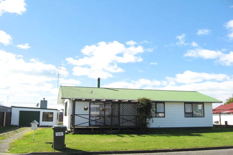 Photo of property in 1 Latham Stubbs Crescent, Waipawa, 4210