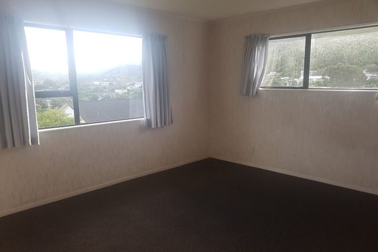 Photo of property in 79 Victory Crescent, Tawa, Wellington, 5028