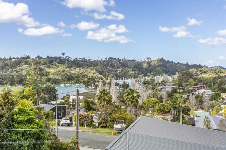 Photo of property in 31 Stillwater Crescent, Stillwater, Silverdale, 0993