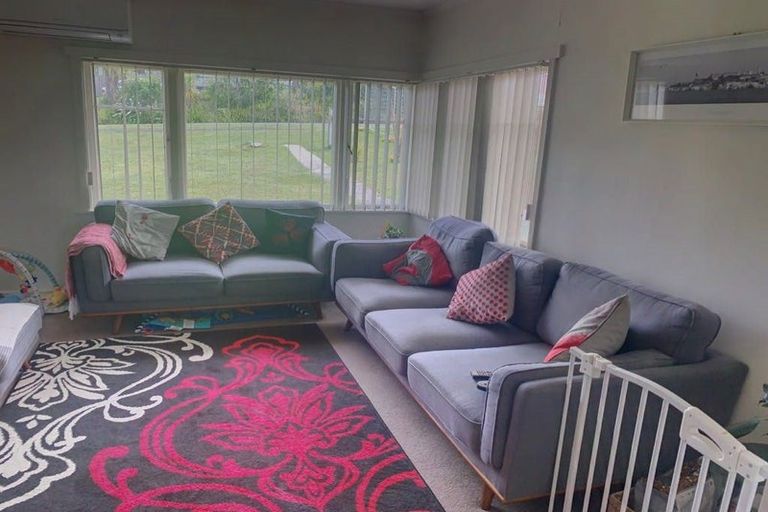 Photo of property in 2 Wyoming Avenue, Murrays Bay, Auckland, 0630