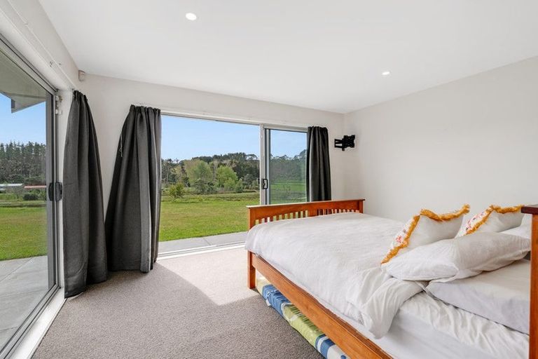 Photo of property in 2265 South Head Road, South Head, Helensville, 0874