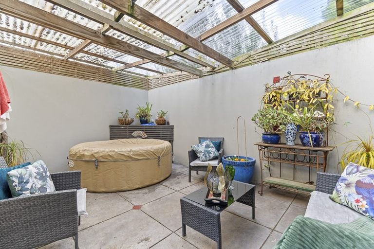 Photo of property in 71 Mountain Road, Sentry Hill, New Plymouth, 4373