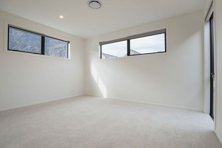 Photo of property in 19 Shelduck Road, Jacks Point, 9371