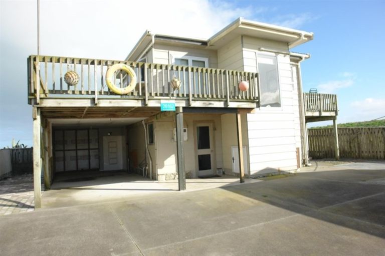 Photo of property in 29 Nukumaru Parade, Waiinu Beach, Whanganui, 4588