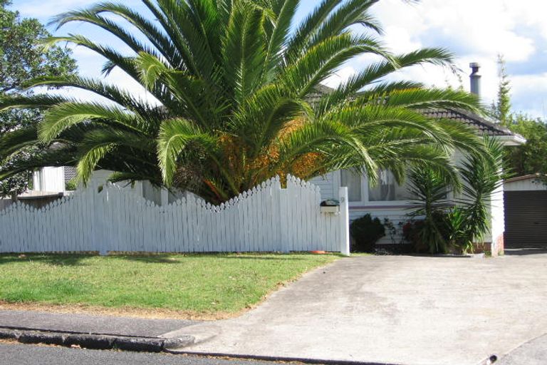 Photo of property in 1/9 Bishop Street, Green Bay, Auckland, 0604