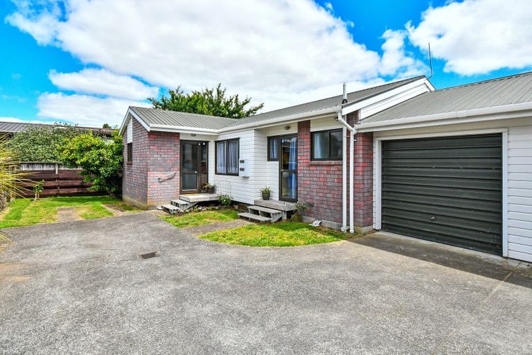 Photo of property in 2/29 Beach Road, Pahurehure, Papakura, 2113