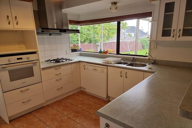 Photo of property in 57 Dalwhinnie Parade, Highland Park, Auckland, 2010