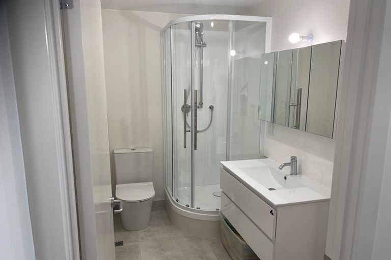 Photo of property in 2/270 Onewa Road, Birkenhead, Auckland, 0626