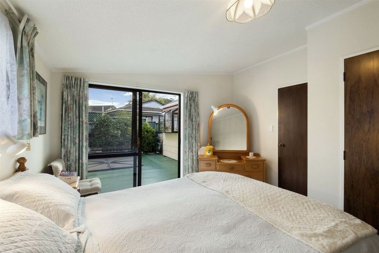 Photo of property in 13 Glendawn Place, Bayview, Auckland, 0629