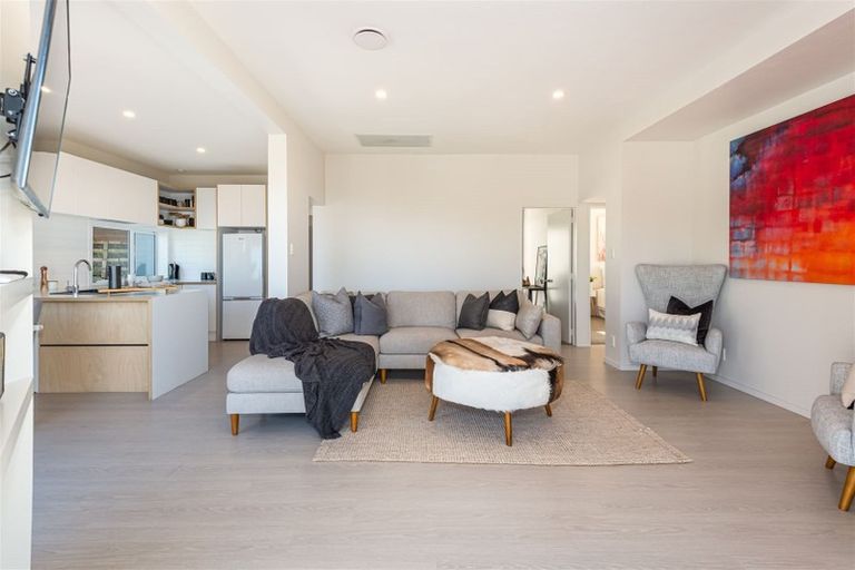 Photo of property in 1/182 Mount Pleasant Road, Mount Pleasant, Christchurch, 8081