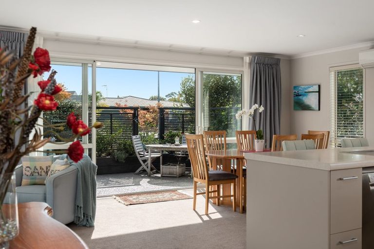 Photo of property in 2 Tranquil Grove, Omokoroa, 3114