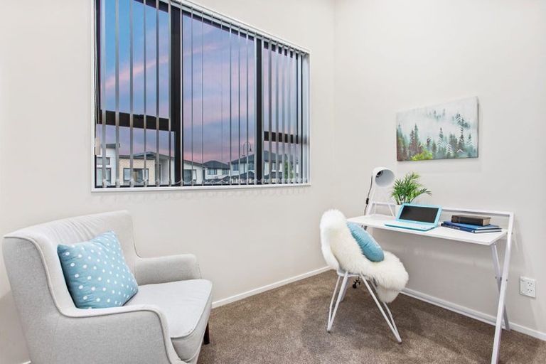 Photo of property in 13 Millcroft Lane, Ranui, Auckland, 0612