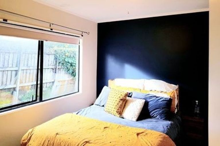 Photo of property in 2/20 Kamara Road, Glen Eden, Auckland, 0602