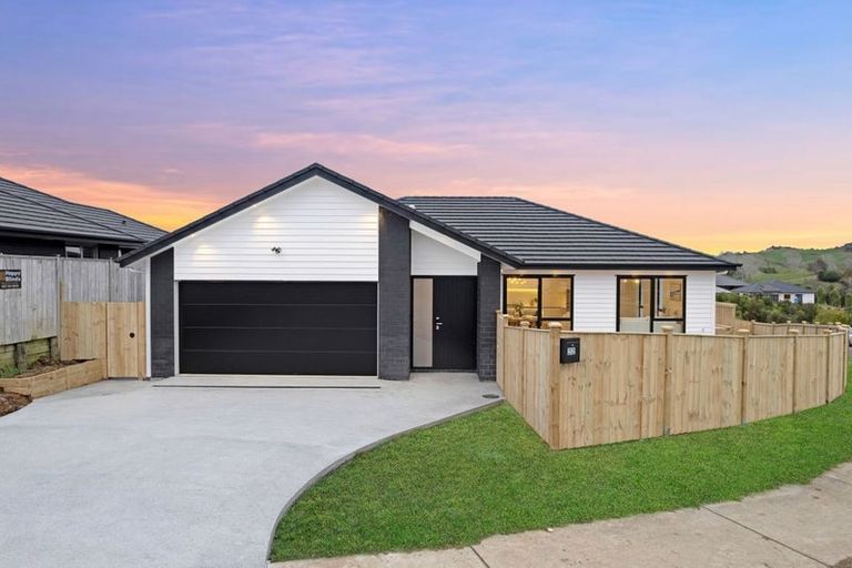 Photo of property in 22 Leathem Crescent, Pokeno, 2402