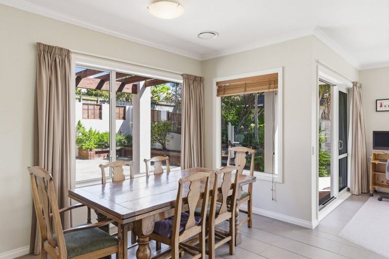 Photo of property in 10 Metzenthin Close, Raumati South, Paraparaumu, 5032