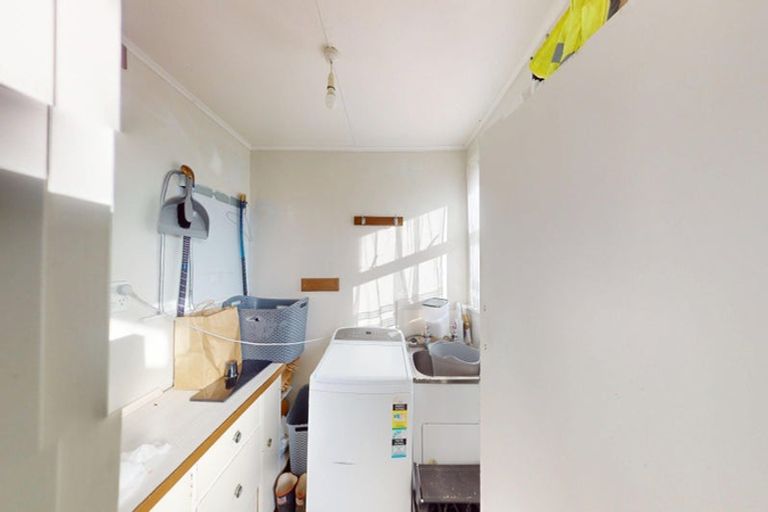 Photo of property in 14 Fergusson Street, Marton, 4710