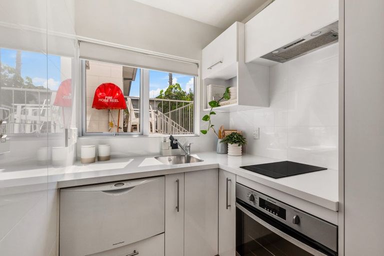 Photo of property in 9/72 Kitchener Road, Milford, Auckland, 0620