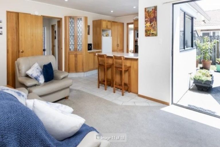 Photo of property in 10 Travers Place, Northpark, Auckland, 2013