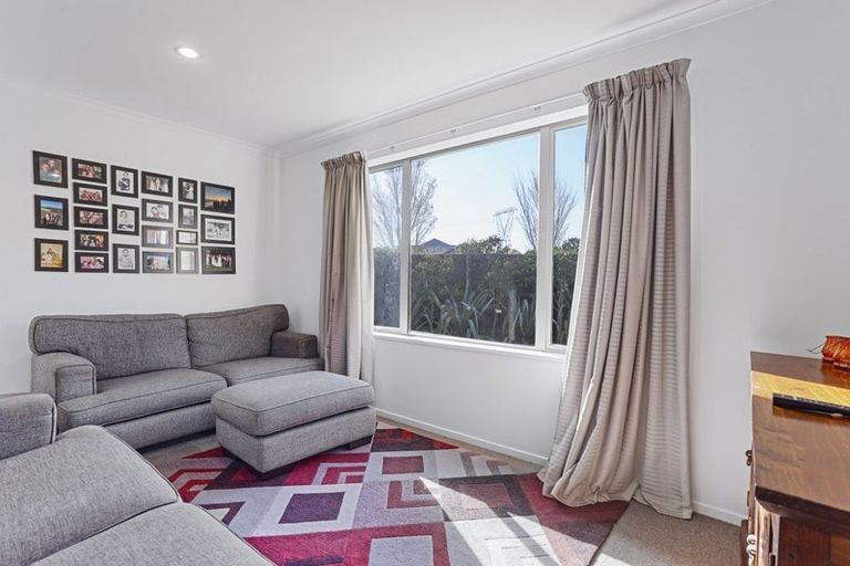 Photo of property in 44 Huntingdon Drive, Rangiora, 7400