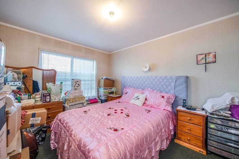 Photo of property in 4/26 Carrington Road, Point Chevalier, Auckland, 1025