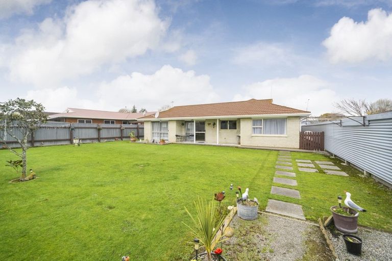 Photo of property in 80 John F Kennedy Drive, Milson, Palmerston North, 4414