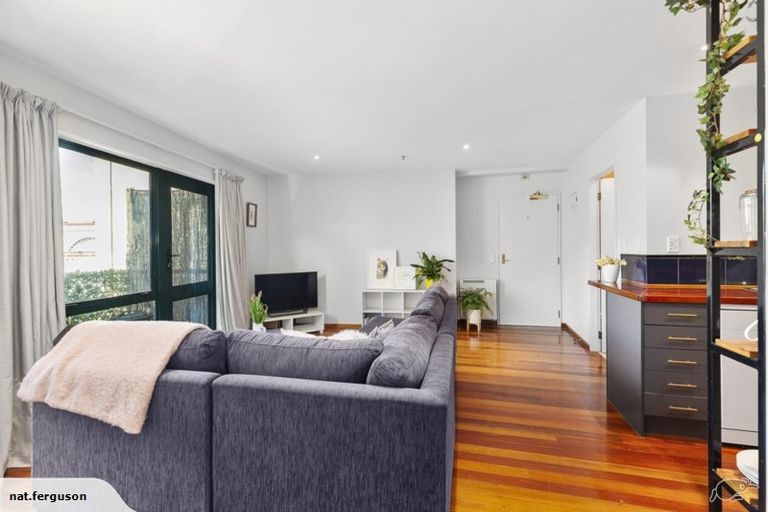 Photo of property in Courtenay Apartments, 401/120 Courtenay Place, Te Aro, Wellington, 6011