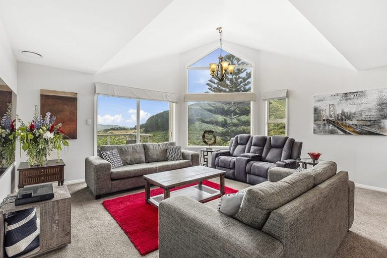 Photo of property in 11 Wilmshurst Place, Tawa, Wellington, 5028