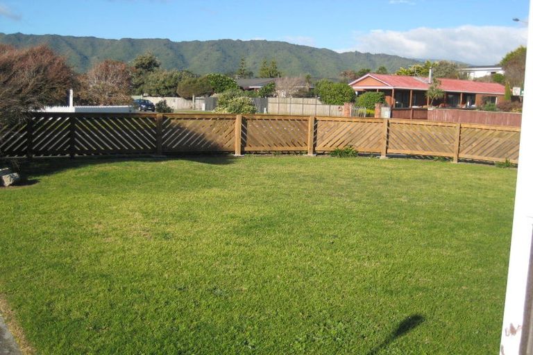 Photo of property in 26 Reeves Street, Waikanae Beach, Waikanae, 5036