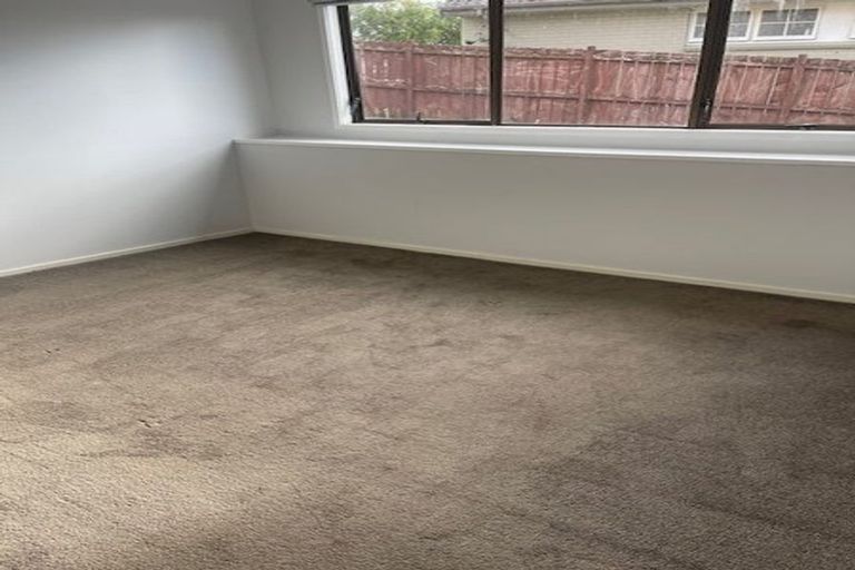 Photo of property in 9 Gwenand Place, Botany Downs, Auckland, 2010